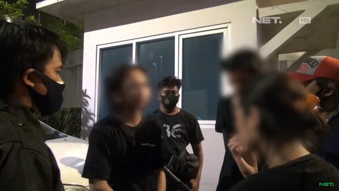 cewek muda mengaku dipaksa mantan pacar ngamar