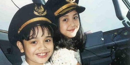 Main Film Bareng Ini 4 Potret Keakraban Sherina Derby Romero Dari Dulu Hingga Kini Merdeka Com