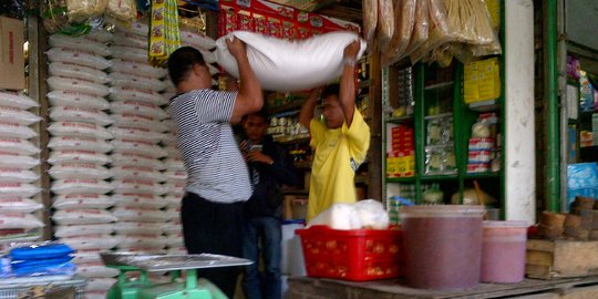 Warung Sembako Tak Bisa Hindari Ganasnya Dampak Corona Hingga Rumahkan Karyawan