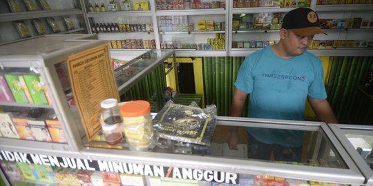Penjual Jamu Aduk Laris Manis Kala Pandemi