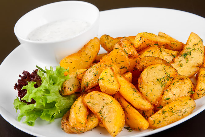 ilustrasi baked potato wedges