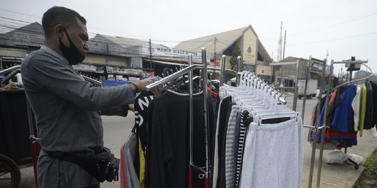 Kisah Pengusaha Alat Sewa Pesta Kini Bertahan Hidup dari Baju Bekas Impor