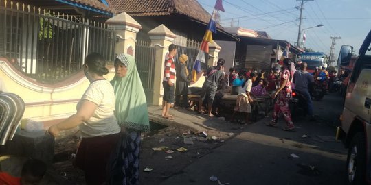 Kesal Kampung Dipenuhi Debu, Emak Emak di Lahat Blokir Jalan