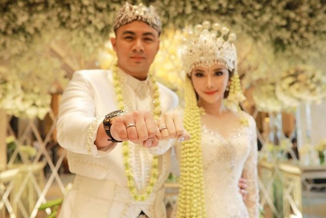 guntur triyoga dan istri