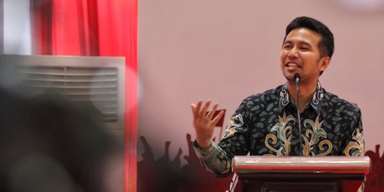 Acungkan 2 Jari di Acara Paslon Pilkada Surabaya, Emil Dardak Dilaporkan ke Bawaslu