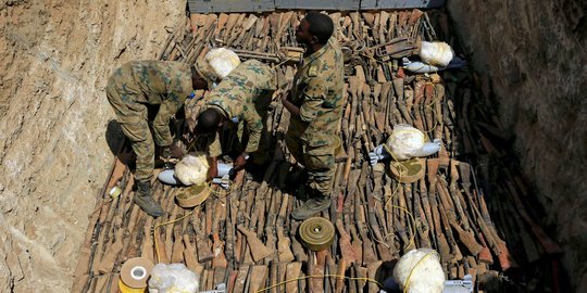 Tentara Sudan Hancurkan Ribuan Senjata Api Warga Sipil