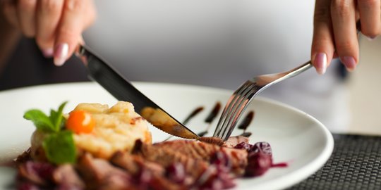 5 Tips Makan Malam untuk Membantu Menurunkan Berat Badan