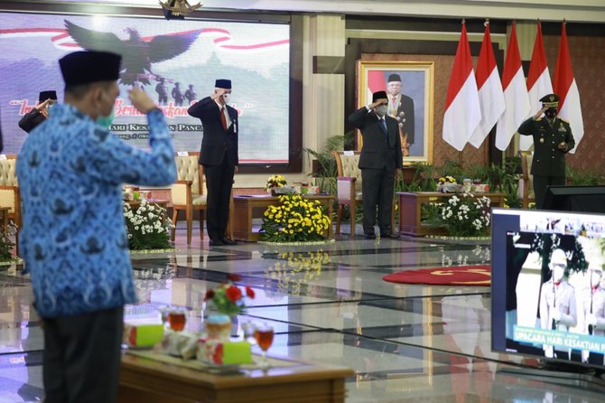 ganjar saat upacara hari kesaktian pancasila secara virtual di gedung gradhika bhakti praja