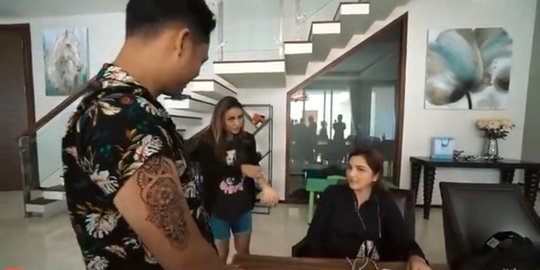 Ini Potret 'Tato' di Tangan Azriel dan Aurel yang Bikin Ashanty Murka Sampai Mau Usir