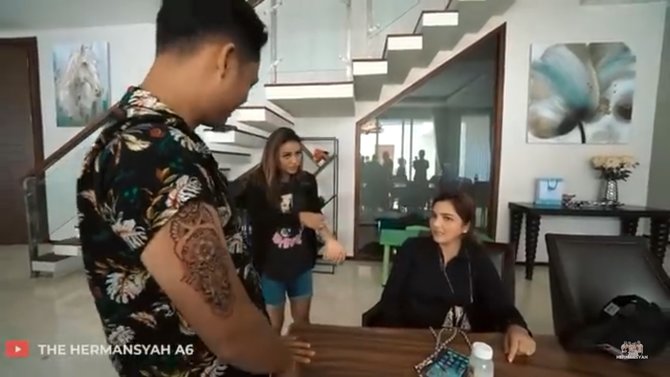 ashanty dan anak anak di bali