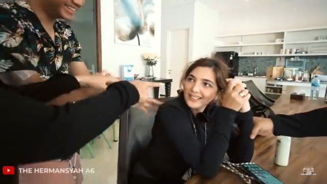 ashanty dan anak anak di bali