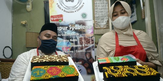 Melihat Pembuatan Brownis Bermotif Batik