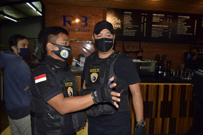 satpol pp kota tangsel menindak sentra kuliner di kawasan bsd alam sutera dan bintaro