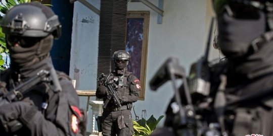 Densus 88 Amankan Seorang Pedagang Pakaian dan Masker di Sukoharjo