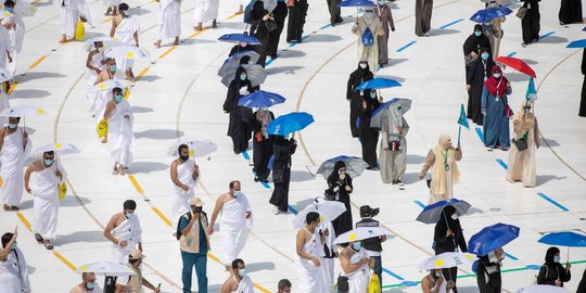 Masjidil Haram Sambut Rombongan Jemaah Umrah Pertama Setelah Terhenti Enam Bulan