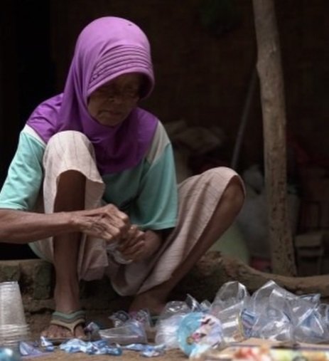 kisah pilu nenek tuna wicara jadi pengepul penghasilan rp5 ribu per harinya