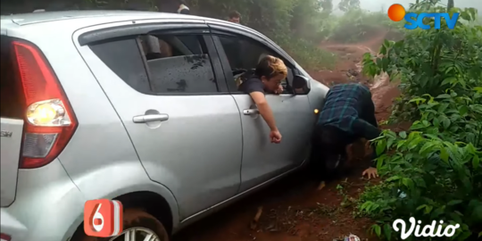 Terjebak Semalaman, Begini Cerita Pengemudi Mobil yang Nyasar di Tengah Kebun Teh