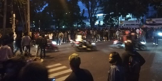 Demo Depan Gedung DPRD Jabar Ricuh, Massa Kocar Kacir usai Ditembak Gas Air Mata