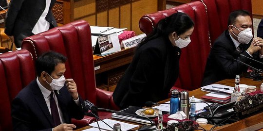 Ketika Azis Syamsuddin & Puan Berbisik Sebelum Mikrofon Anggota F-Demokrat Mati