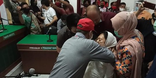 Kisah Haru Terdakwa Pencemaran Nama Baik Istri Kombes Polisi, Pingsan Divonis Bebas