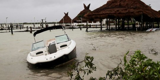 Badai Delta Menghantam Meksiko
