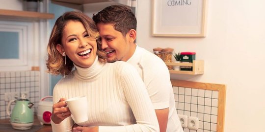 Romantis 4 Seleb Cantik Ini Akhirnya Jatuh Ke Pelukan Pemain Sepak Bola Merdeka Com