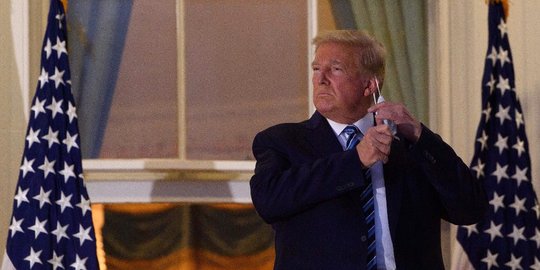 Belum Sepekan Positif Covid-19, Trump Kembali Bekerja di Gedung Putih