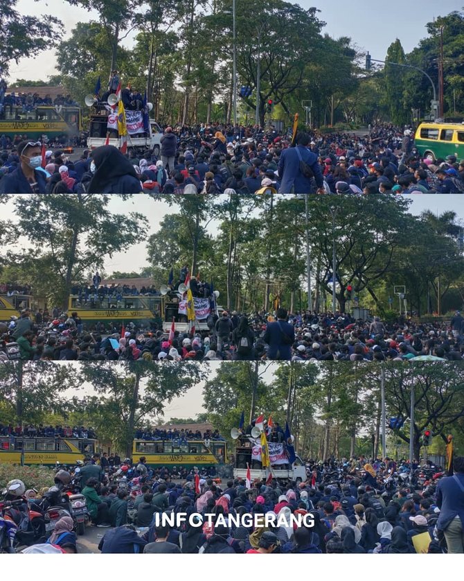 mahasiswa kerjakan tugas di tengah aksi demo