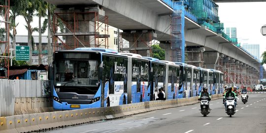 Ada Demo Tolak UU Cipta Kerja, TransJakarta Setop Sementara 10 Rute