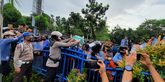 Cerita 'Negosiasi Air Mineral' Kapolresta Pekanbaru dengan Demonstran