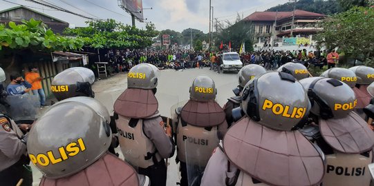 Polisi Tetap Siaga di DPR dan Istana Negara Hari Ini