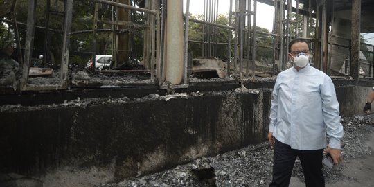 Gubernur Anies Tinjau Halte Transjakarta yang Terbakar