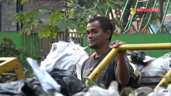 kisah guru honorer sambi pemulung sampah