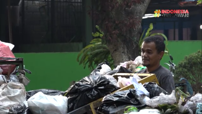 kisah guru honorer sambi pemulung sampah