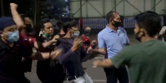 Polisi Bubarkan Demo UU Cipta Kerja di Medan, Ratusan Orang Diamankan