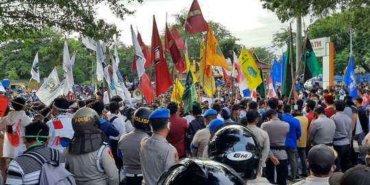 Mahasiswa Kembali Demo DPRD Riau, 4 Pemuda Diamankan karena Bawa Batu