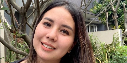Tya Ariestya Sumbang Puluhan HP untuk Anak-anak Yatim Sekolah Online