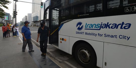 Banyak Halte Rusak, Transjakarta Tetap Beroperasi Normal