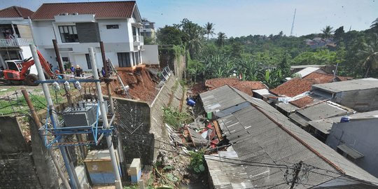 Kondisi Longsor yang Sebabkan Banjir di Jagakarsa
