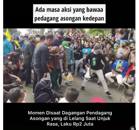 momen unik demonstrasi omnibus law di kuningan