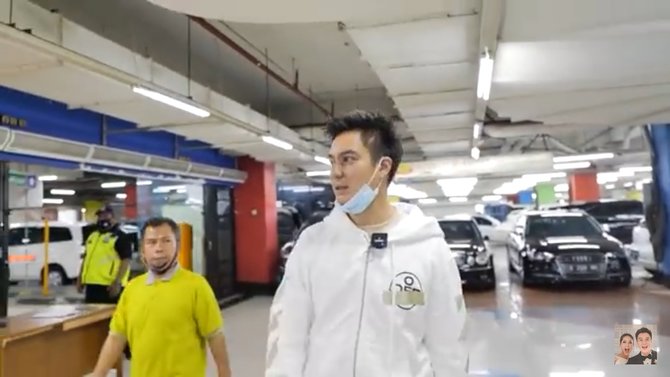  Baim  Wong  Beri Kejutan Mobil  Mewah untuk Sang Papa 