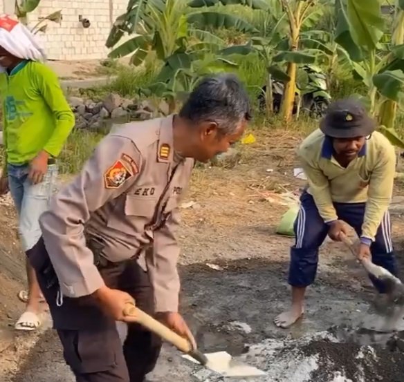 pak eko polisi pelempar jitu