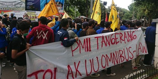 Tolak UU Cipta Kerja, Ratusan Demonstran di Tangerang Kembali Turun ke Jalan