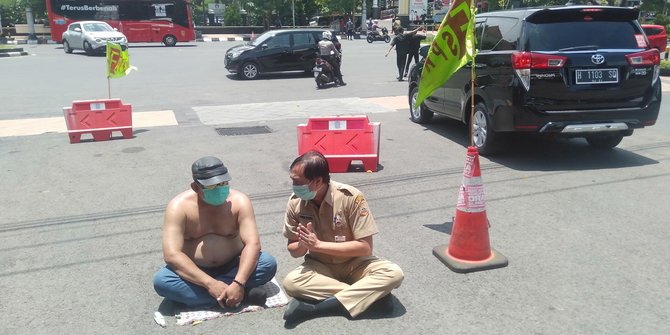 Kecewa dengan Kebijakan Ganjar, Buruh di Semarang Gelar Topo Ngligo