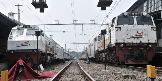 Ada Demo UU Cipta Kerja, Kereta Api Jarak Jauh dari Gambir Berhenti di Jatinegara