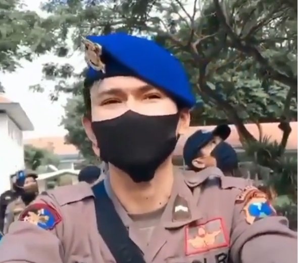 polisi ganteng viral