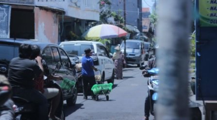 bocah tunanetra ini jadi penjual nasi bungkus demi cukupi kebutuhan amp sekolah