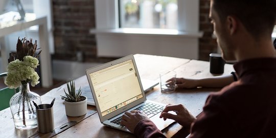 Masih Kerja di Kantor, Lakukan Hal ini Agar Terhindar dari Covid-19