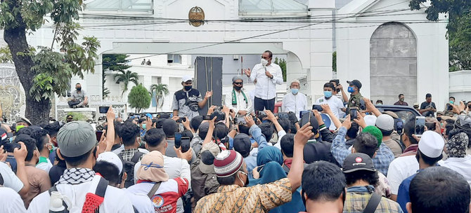 gubernur sumut edy rahmayadi temui pendemo uu cipta kerja