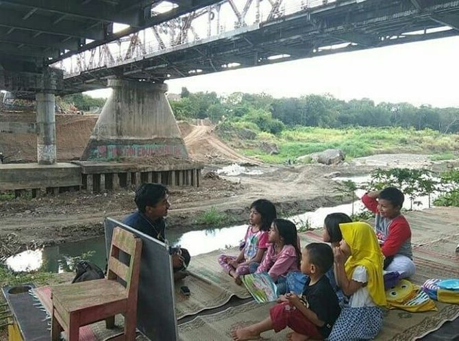 taman bacaan edukasi jembatan siluk